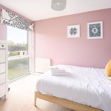 Stunning 4 Bedroom House In Central באת' מראה חיצוני תמונה