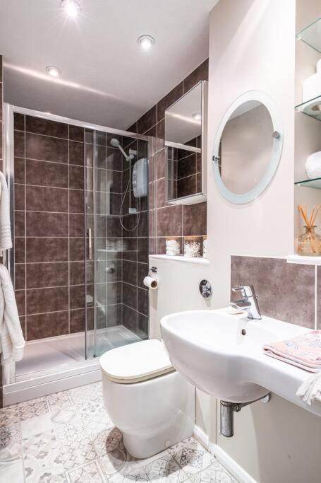 Stunning 4 Bedroom House In Central באת' מראה חיצוני תמונה