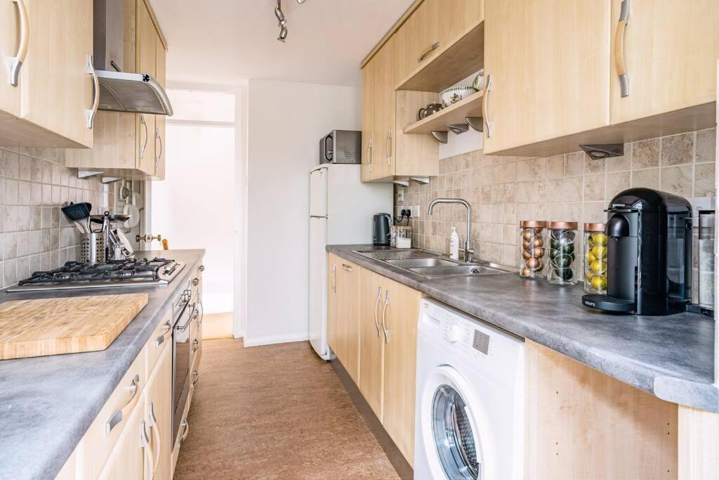 Stunning 4 Bedroom House In Central באת' מראה חיצוני תמונה